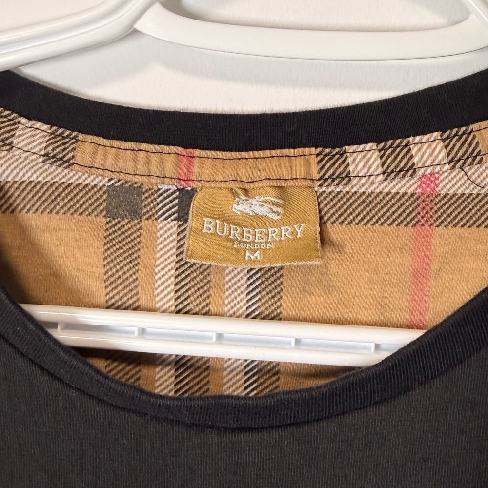 Burberry Black T Shirt Gold Embroidered Logo size M Men - Picture 9 of 10